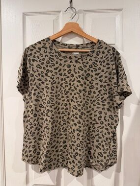 Old Navy T-Shirt